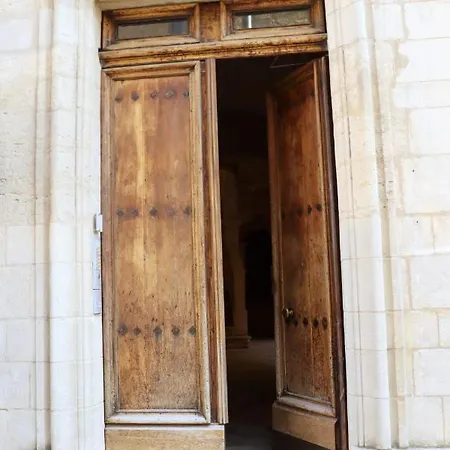 Uzes, Au Coeur Du Centre Medieval La Boussole D'uzes, De Caractere Du Xvii -eme Siecle Apartmán
